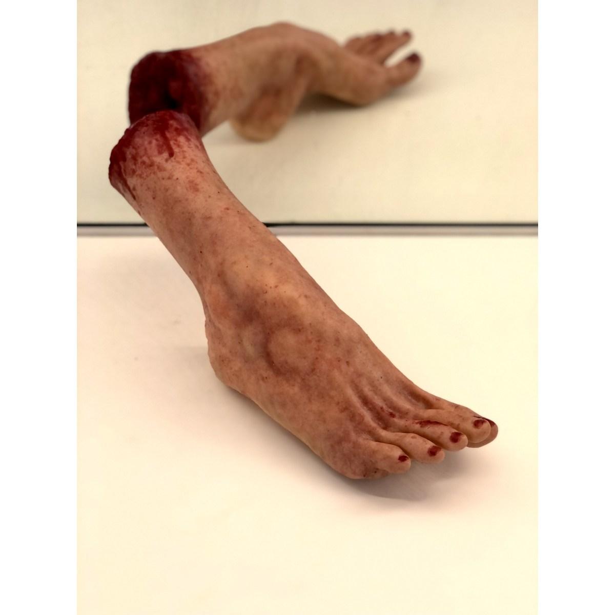 Pes-Feminae | <br />Piede in Silicone con Unghie Laccate